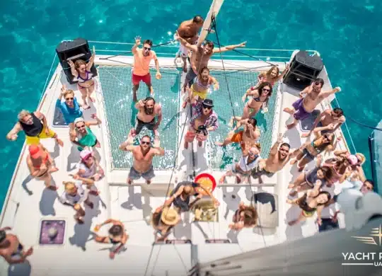 How to rent a yacht for a party